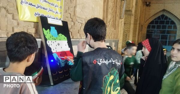 غرفه دهه نودی ها در هشتاد و هشتمین شب از اجتماعات مردمی 