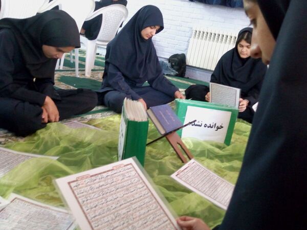 محفل انس با قرآن در دبیرستان فاطمیه 