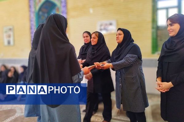 تجلیل از دانش‌آموزان برتر علمی، قرآنی و سرود دبیرستان فرهیختگان شهرستان باشت