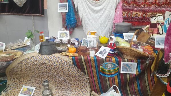 جشنواره قومی و محلی در دبستان آرمیتا مصلی نژاد ناحیه 7