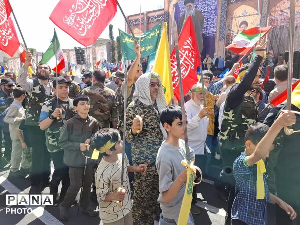 رزمایش ۳۱۳ هزار نفری «جان‌فدایان ایران» در تهران