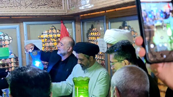 مراسم غبار روبی و زیارت ضریح مطهر سلطانعلی ابن امام محمد باقر (ع) در کربلای ایران 