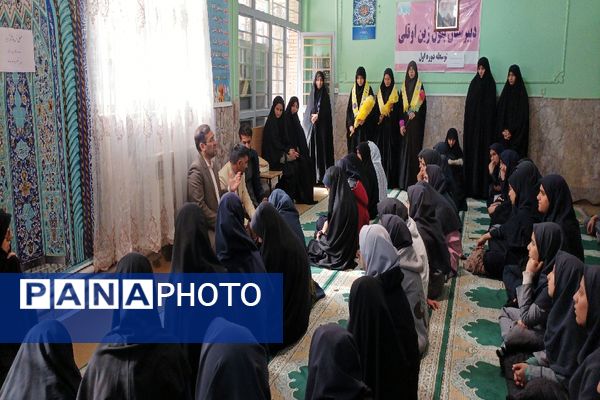 تقدیر از دانش‌آموزی که گوشواره‌اش را در طرح مشق همدلی اهدا کرد