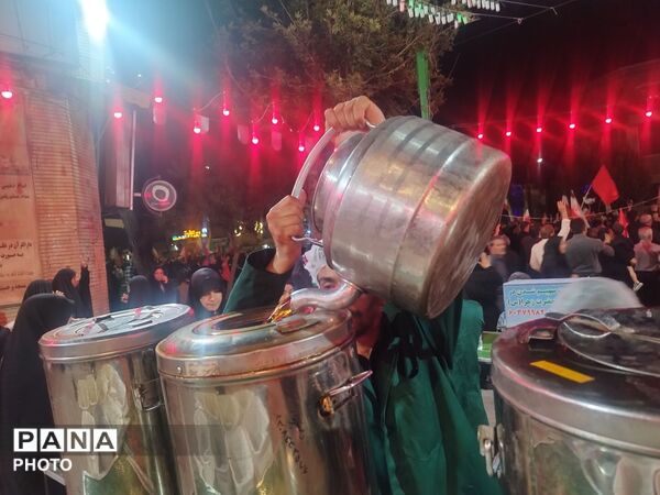 عطر چای روضه در صد و پنجاه و نهمین شبِ میثاق؛ خادمی به رسم ارادت