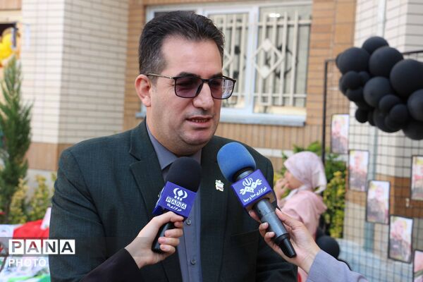 جشن شکوفه‌ها در بجنورد با نواخته‌شدن زنگ مهر و آغاز سال تحصیلی کلاس اولی‌ها