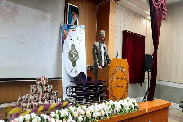 مراسم تجلیل از همیار معلم‌های نمونه دبیرستان آرمیتا مصلی نژاد