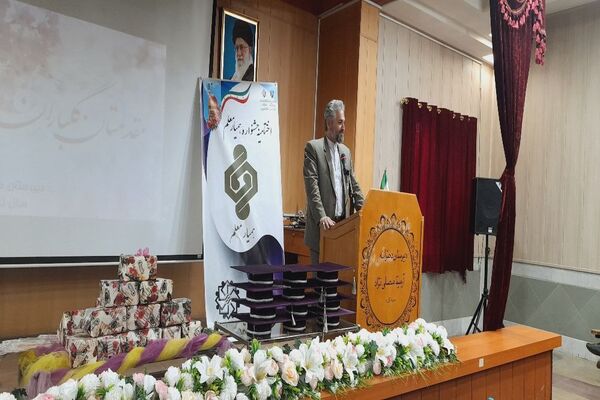 مراسم تجلیل از همیار معلم‌های نمونه دبیرستان آرمیتا مصلی نژاد