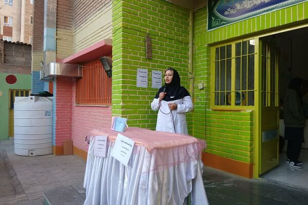 برگزاری جشن و تجلیل از مادران پرستار در مدرسه دکتر رزمی و قدس ناحیه دو شهرری 