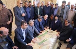 ادای احترام وزیر آموزش و پرورش به مقام شامخ شهدای شهرستان اردکان