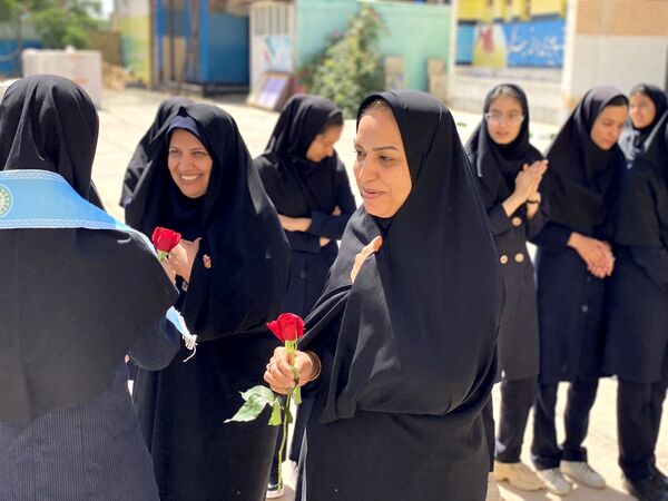 معلمان، مشعل‌داران راه آگاهی در آیینه‌ مهر و خرد