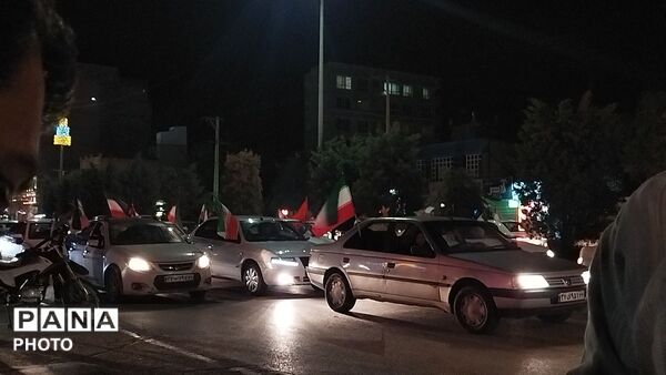 پرچم های ایران بر فراز بلوار فضل نیشابور قرار گرفت 