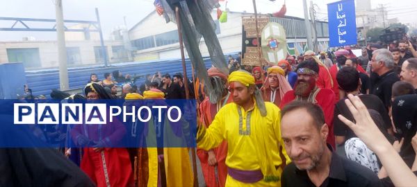 استقبال عزاداران حسینی از کاروان نمادین اسرای کربلا در قم