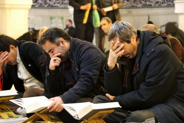 مراسم قرائت دعای ام داوود در امامزاده سید عباس بن موسی (ع) در بجنورد 