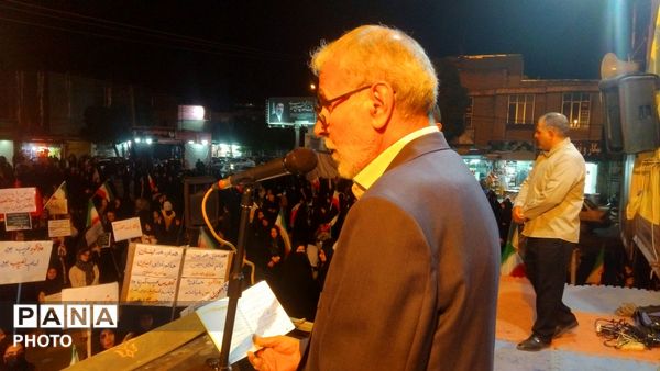 طنین دوباره شعارهای وفاداری در نورآباد؛ نود و هشتمین شب بیعت با رهبر انقلاب