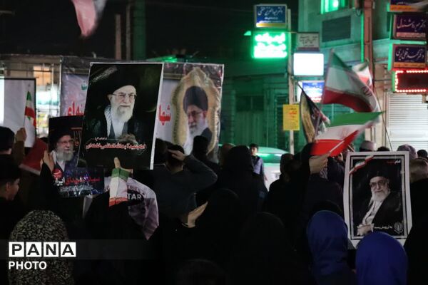 تجمع مردم انقلابی بندرترکمن در میدان مختومقلی