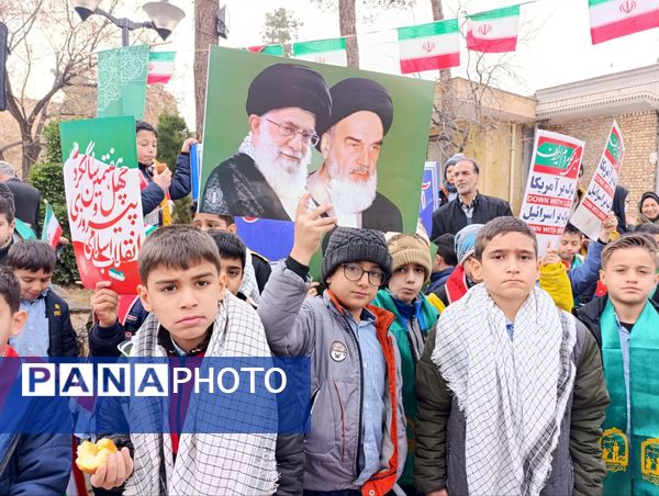 اجتماع مردم بصیر و انقلابی نیشابور در آغاز دهه فجر