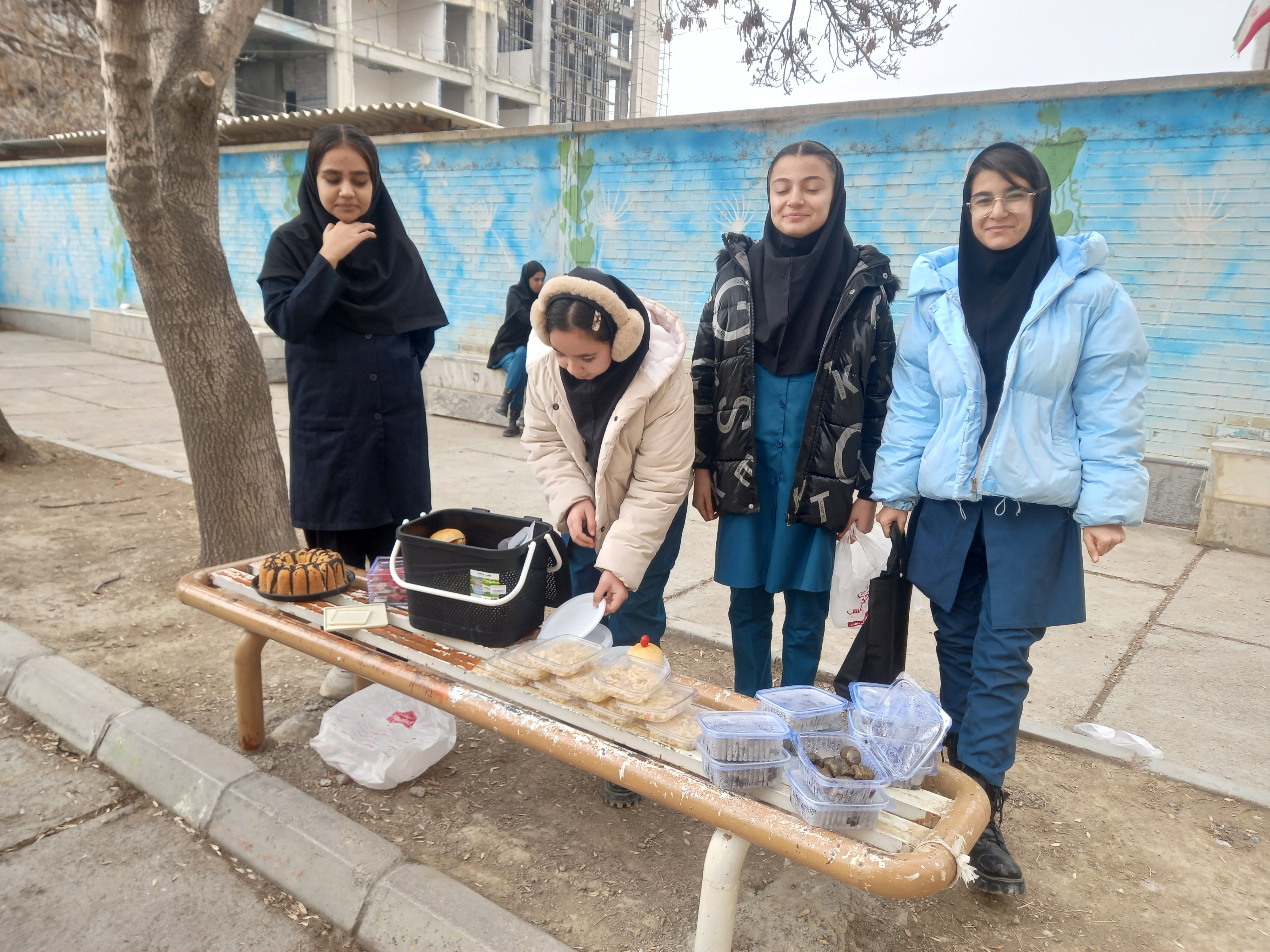 بازارچه درون مدرسه‌ای در مدرسه فاطمیه شهرستان شیروان