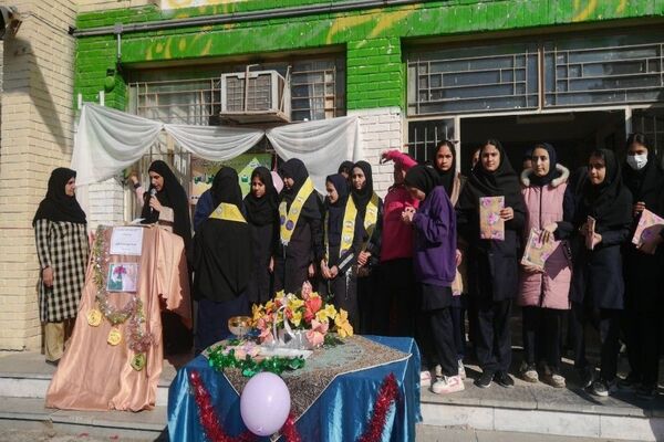 مراسم ولادت حضرت فاطمه زهرا (س) و روز مادر در دبیرستان شهید مجید دهنوی