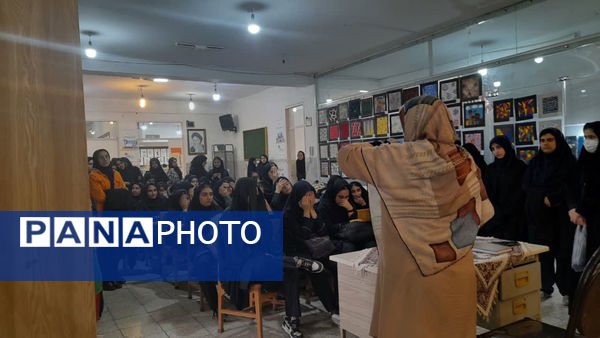 نمایشگاه هفته معرفی مشاغل در هنرستان شاهد نجمیه قم 