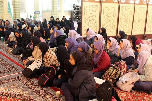 عزاداری باشکوه دانش‌آموزان و مسئولان در سوگ حضرت فاطمه زهرا (س)