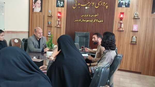 جلسه همکاری کمیته امداد و شورای دانش‌آموزی در آموزش و پرورش ناحیه ۲ کرج و شهرستان فردیس 
