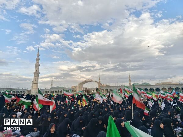 رژه «بانوان جان فدای ایران» در بلوار پیامبر اعظم قم