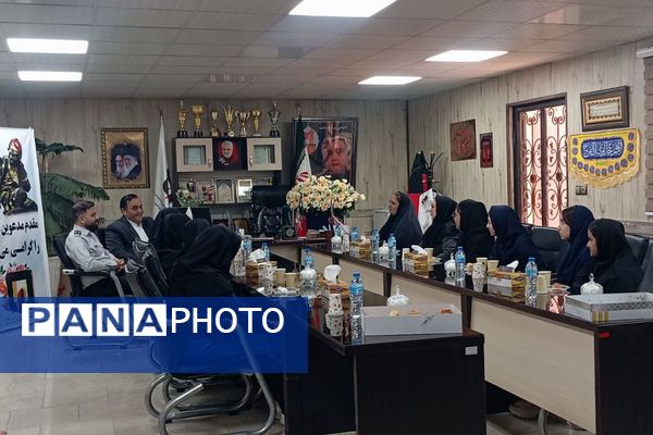 قدردانی دانش‌آموزان ورامینی از آتش‌نشانان در روز ملی آتش‌نشانی