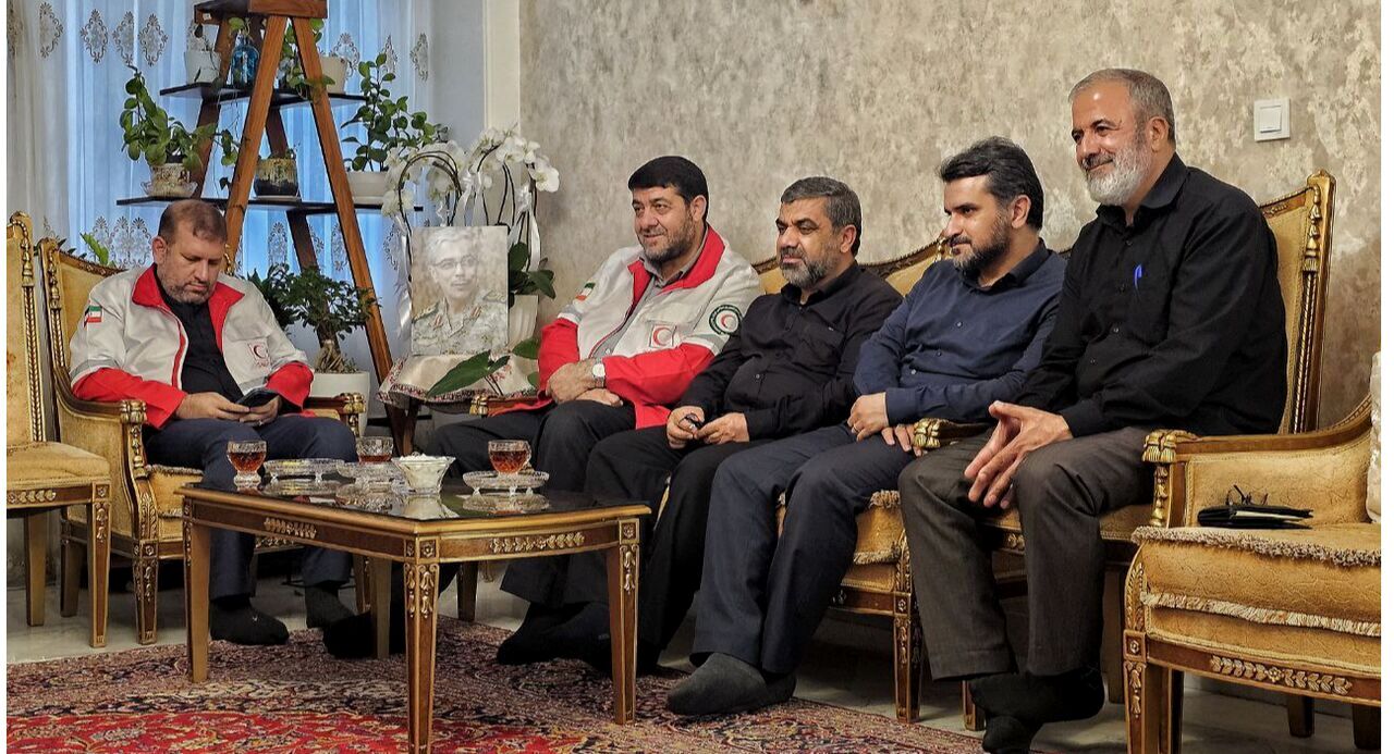 دیدار مسئولان هلال‌احمر با خانواده سپهبد باقری