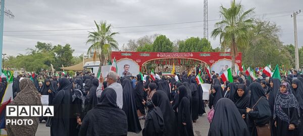 وداع حماسی دریادلان هرمزگان با فرمانده شهید علیرضا تنگسیری در بندرعباس