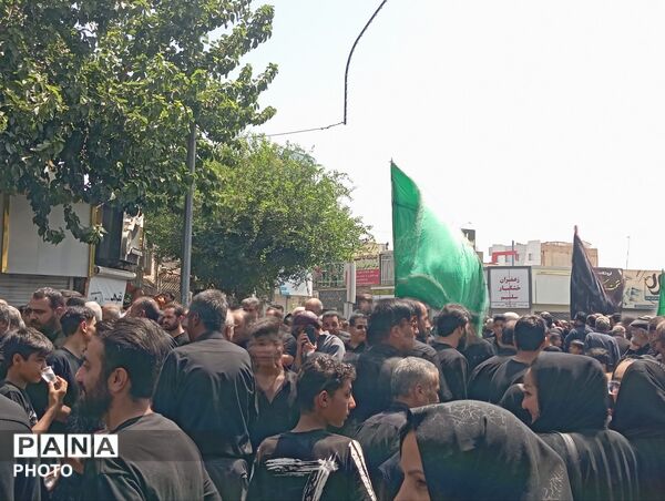 ورود هیئت های عزاداری کاشمر به حسینیه ابوالفضلی در نهمین روز محرم 