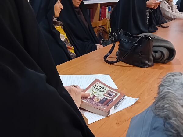 نشست کتابخوانی در کتابخانه شهید بهشتی سملقان