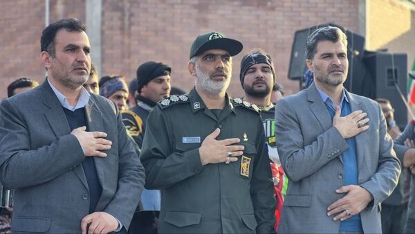 آیین مهمانی لاله‌ها و عطر افشانی گلزار شهدای کاشان