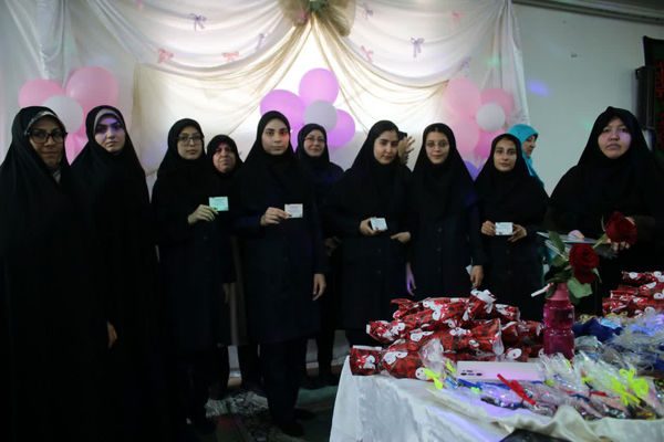 تقدیر از دانش آموزان برتر دبیرستان دخترانه سیداحمد فاتحی یک قم 