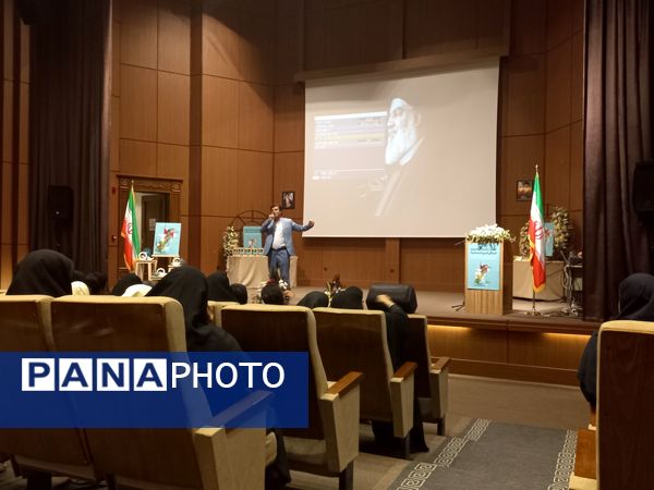 تجلیل از دانش‌آموزان برگزیده چهل و دومین‌ مسابقات فرهنگی و هنری امید فردا ناحیه ۳ مشهد مقدس 