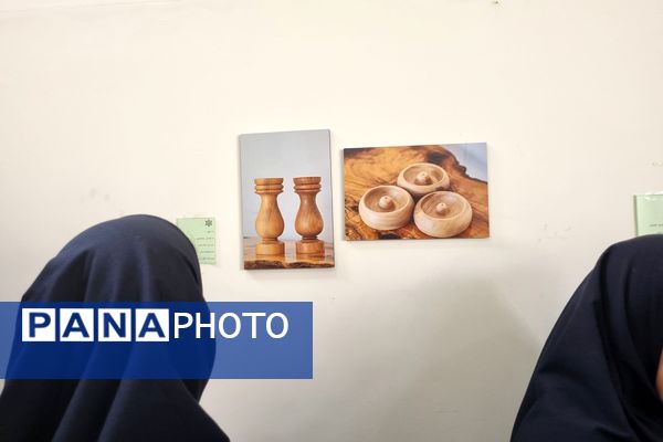 بازدید دانش‌آموزان از نمایشگاه هنرهای بومی و محلی در رشته عکاسی 