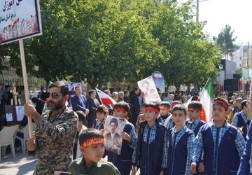 نمایش قدرت و شکوه دانش آموزان بجنوردی در مراسم بزرگ جانفدایان