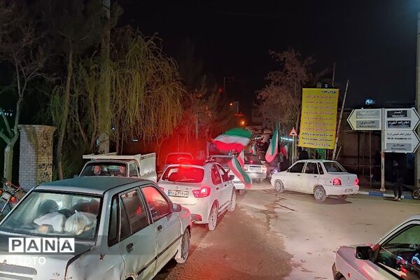 حضور پرشور مردم در کاروان خودرویی از بلوار حسینیه شهدا تا گلزار شهدای شهر بار