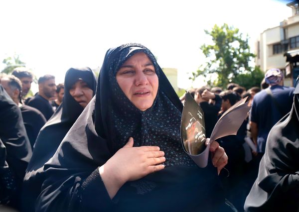 برگزاری مراسم وداع تهرانی‌ها با پیکر ابراهیم رئیسی و همراهانش