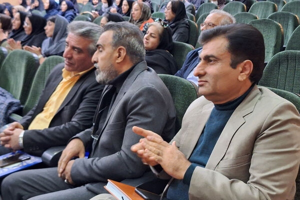 آیین تقدیر از انجمن‌های اولیا و مربیان برتر و تبیین فرآیند انتخابات شورای انجمن اولیا و مربیان ناحیه یک شیراز 