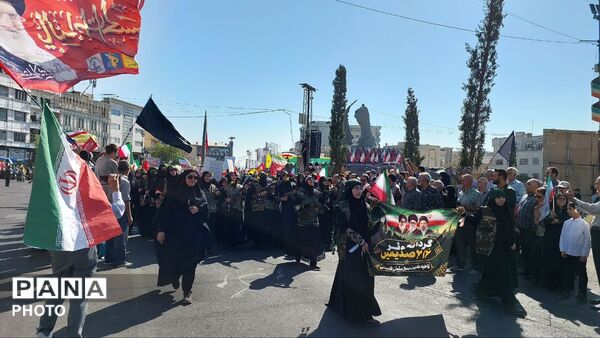 تهران در میان غرش ۳۱۳ هزار جان فدای بسیج سپاه محمد رسول‌الله