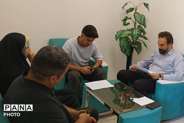 ارائه خدمات مشاوره انتخاب رشته کنکور در مرکز مشاوره آموزش و پرورش ناحیه دو شهرری 