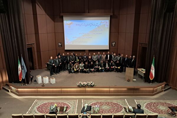 برگزاری آیین تجلیل از دانش‌آموزان برتر دبیرستان شهید هاشمی نژاد یک