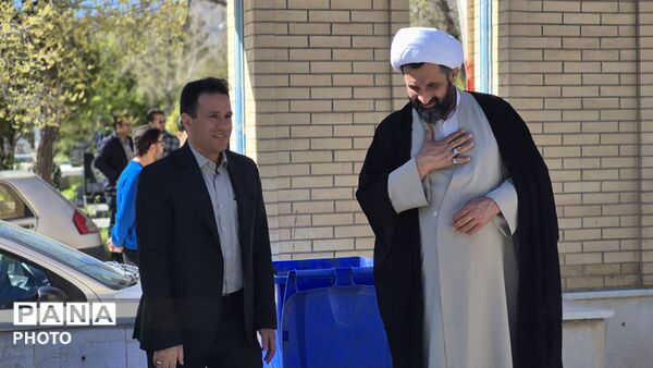 از سطوح عالی حکومتی تا مسئولان شهرستانی؛ همگی در سوگ سردار شهید گرد آمدند
