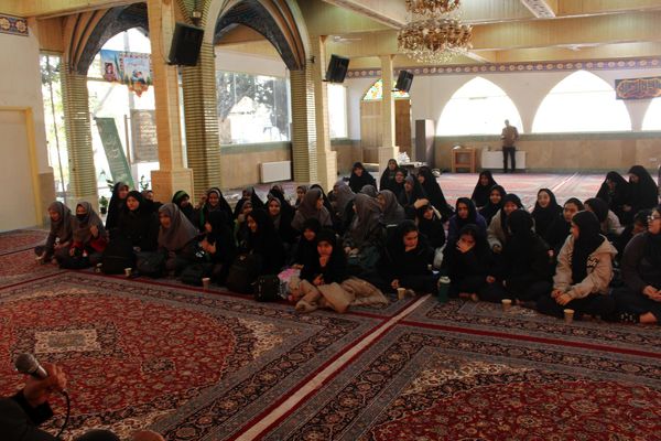 عزاداری باشکوه دانش‌آموزان و مسئولان در سوگ حضرت فاطمه زهرا (س)