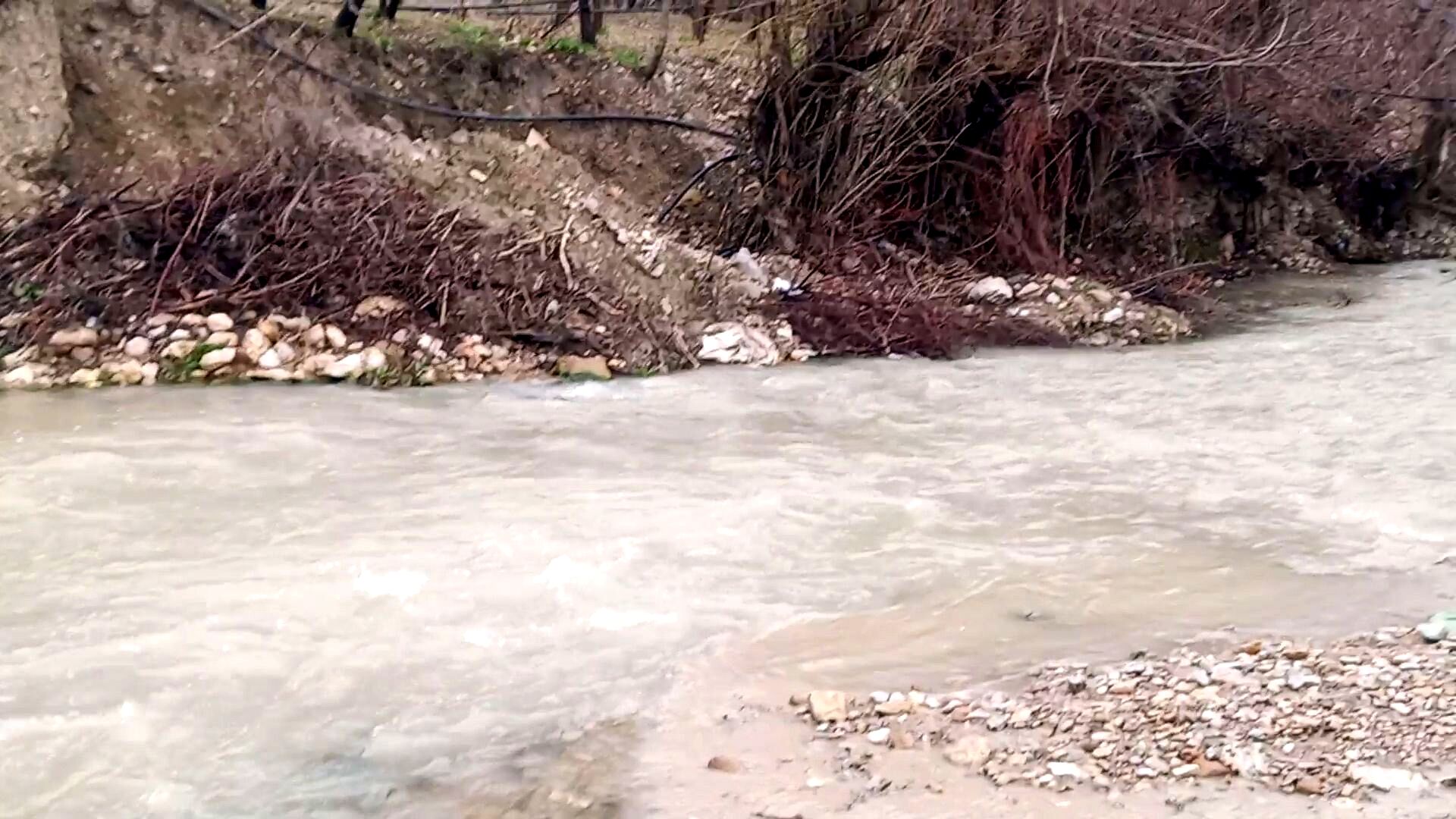 بارش باران بهاری در شهر بار