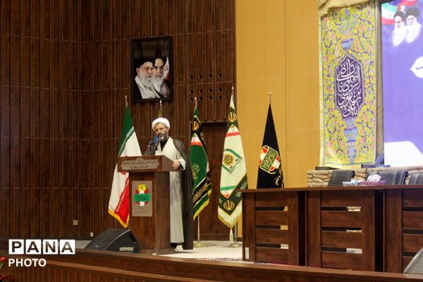 رونمایی از نخستین جلد دانشنامه دفاع مقدس استان قم