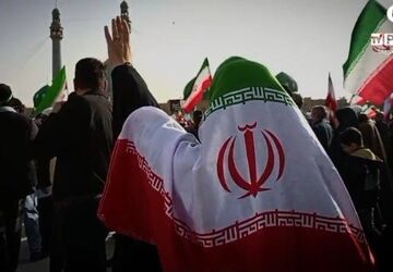 بیعت  مردمی با سومین رهبر انقلاب در مسجد جمکران