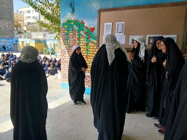 جشن عاطفه ها در دبیرستان سمانه ناحیه یک 