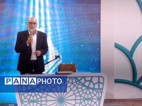 بزرگترین محفل دانش‌آموزی انس با قرآن در شهر یزد 