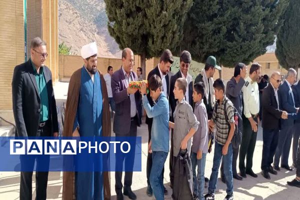 نواخته شدن زنگ مهر در مدارس کهگیلویه و بویراحمد